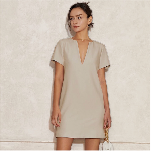 slim fit dress slacks V-neck dress with pleated sleeves and loose fit
