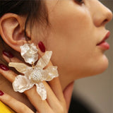 Damien Resin Flower Earrings watereverysunday