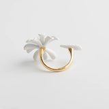 Delicate 3D Daisy Flower Ring