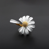 Delicate 3D Daisy Flower Ring