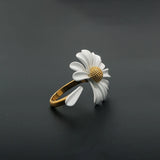 Delicate 3D Daisy Flower Ring