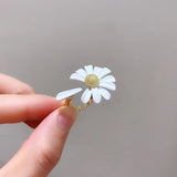 Delicate 3D Daisy Flower Ring