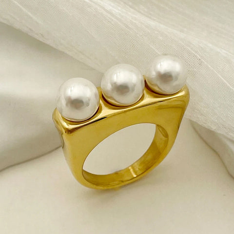 Lillies French Pearl Trio Statement Ring