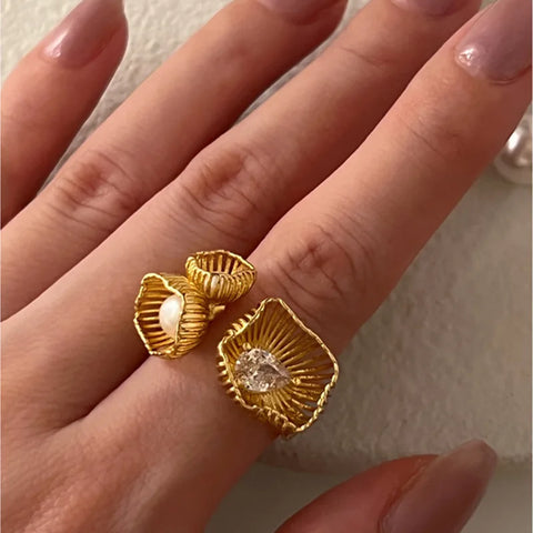 Golden 3D Three Flower Cocktail Ring